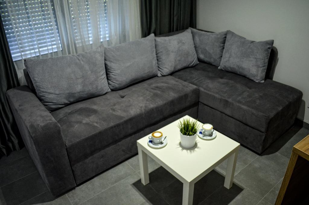 Apartments Good Night Nis Bagian luar foto